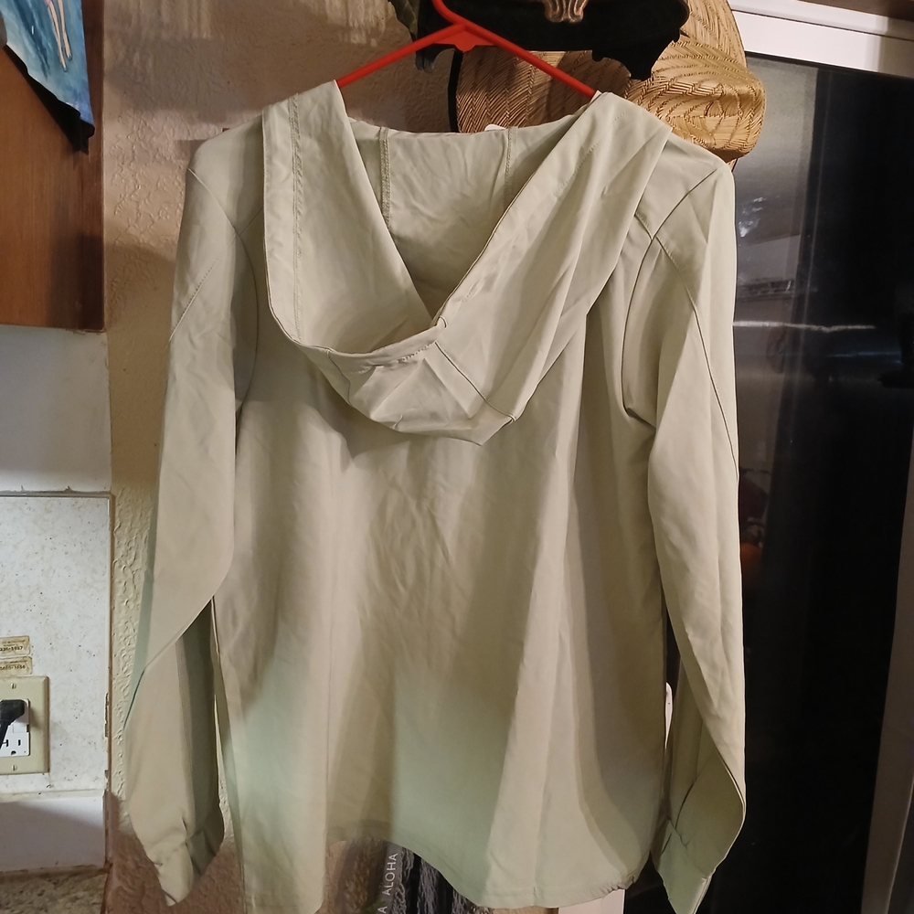 NWT Women's Lightweight Hooded Jacket in Light Green Size Medium - Picture 2 of 6
